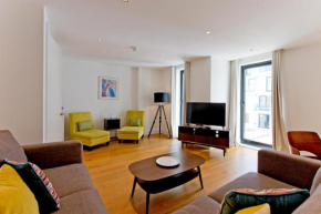 Luxury Town House 3-bedroom & 3-bathroom, parking available